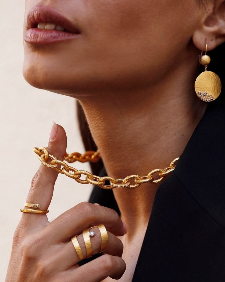 he Art of the Layered Glow: How to Style Textured Gold Jewelry